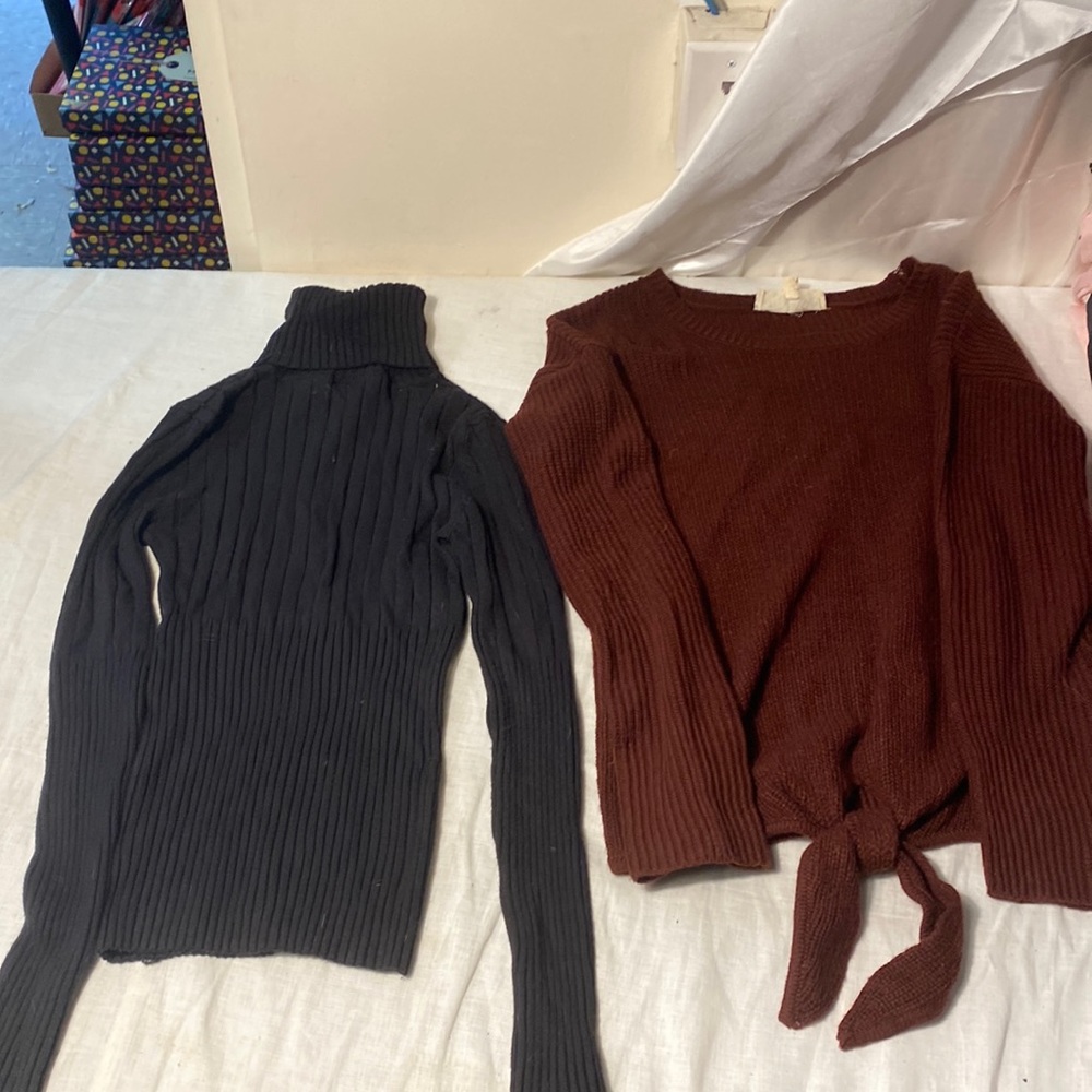 NoBoundaries women’s black top,PINKREPUBLIC Burgandy bundle of 2 both size XS